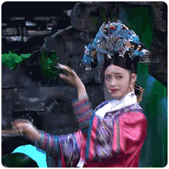 还记得华妃身边的曹贵人么?瘦成蛇精脸的她争宠有望了