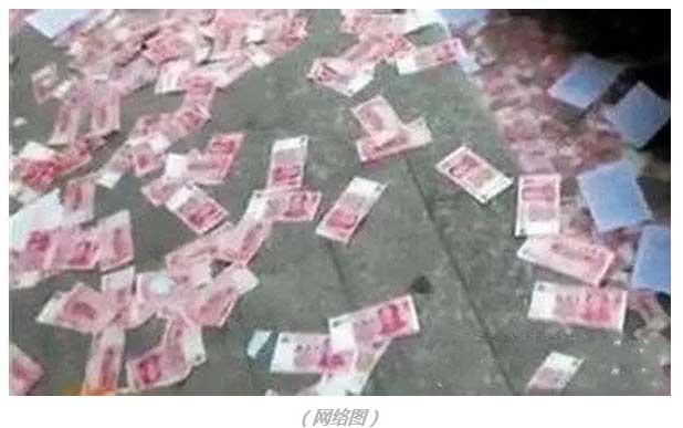 女子晒被子下了4万"钞票雨" 竟是丈夫藏的私房钱