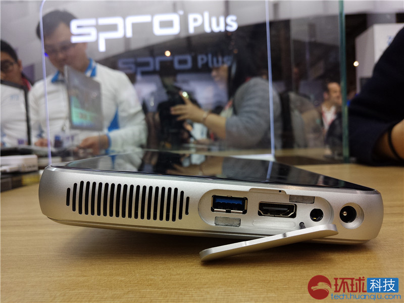 mwc2016:中兴智能投影仪spro plus现场实拍