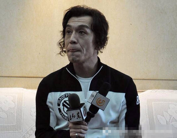 48岁李咏近照曝光 抬头纹严重显老态
