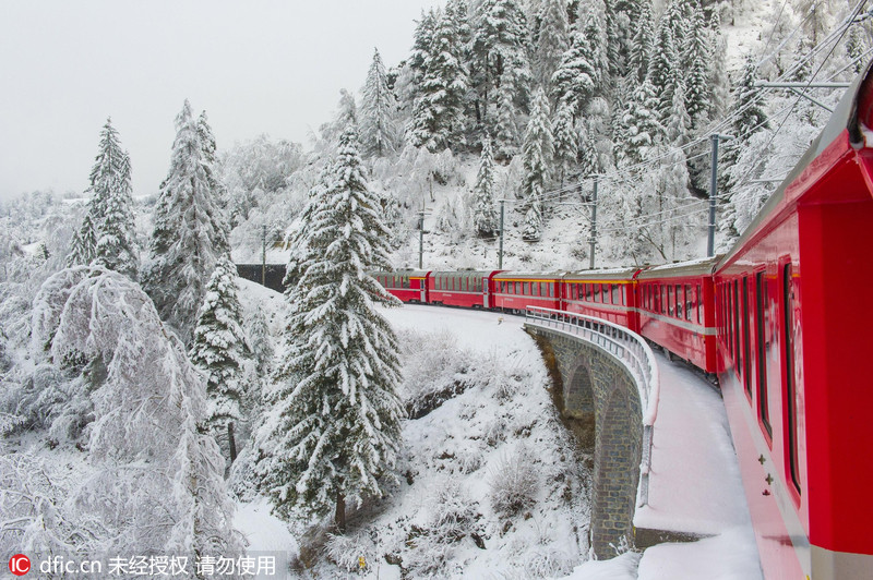 欧洲海拔最高铁路线穿越冰雪 美如仙境