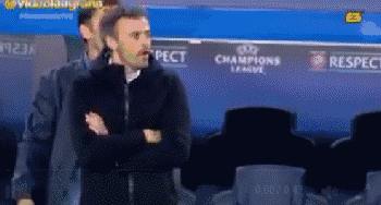 gif|你不看足球,所以不知道西装革履的男人们为什么会发足狂奔