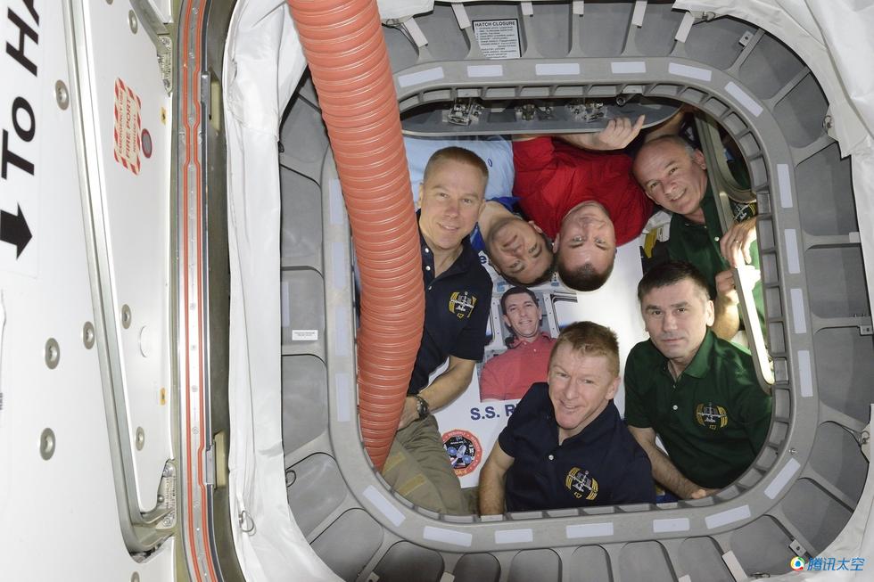 宇航员视角:在太空看飞船对接是什么体验?