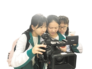 当护士 做志愿者…海口花样社会实践告别盖章