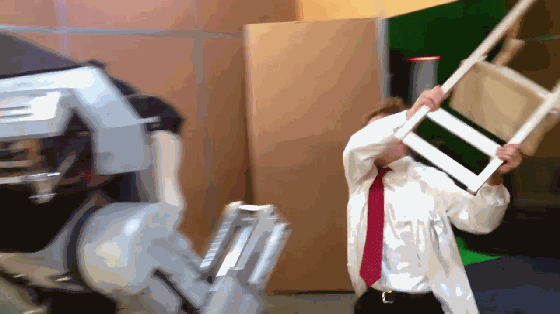 科技 数码新闻 正文  来看看其中一个镜头,是不是蛮搞笑.