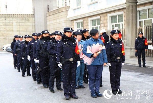 见面会上,黑龙江省新建监狱和黑龙江省女子监狱为12对"双押"服刑人员