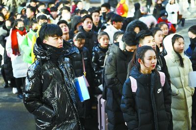 传媒大学艺考复试开考 播音与主持专业报录比