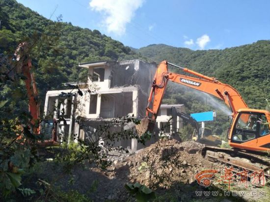 秦岭违建别墅整治行动 柞水县拆除8处违规建筑