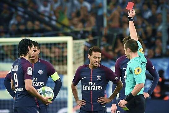 法甲-内马尔染红+卡瓦尼任意球救主 巴黎客平