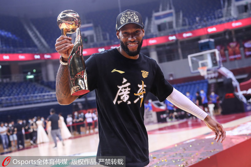 高清：2019－2020赛季CBA总冠军颁奖仪式 广东加冕“十冠王”CBA201920赛季CBA篮球体育人民网