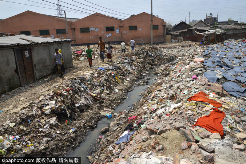 孟加拉国皮革花园垃圾遍地触目惊心