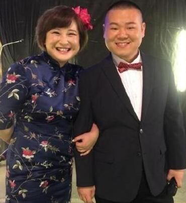 ?岳云鹏撞脸贾玲?称今晚咱俩要个孩子吧v孩子喝酒有趣表情包图片