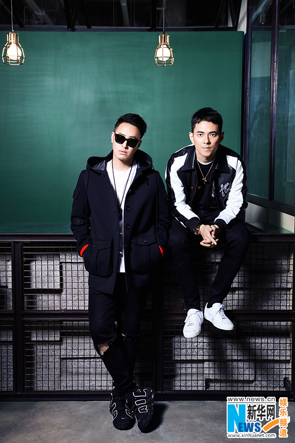 李晨潘玮柏七年并肩作战 拍封面显兄弟情