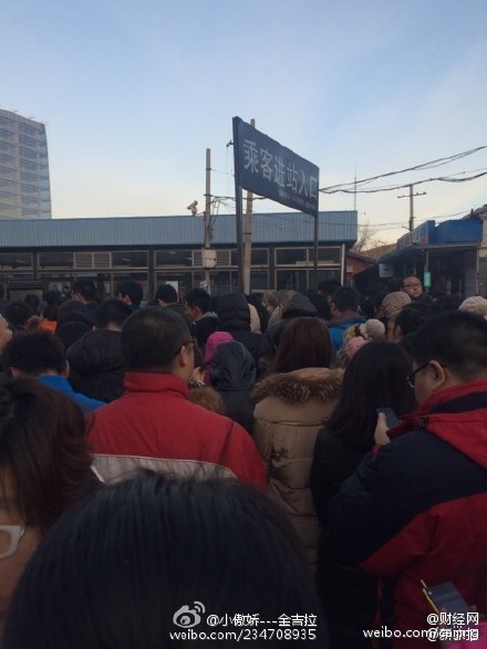 北京地铁1号线一乘客坠亡 地铁停运近1小时（图）