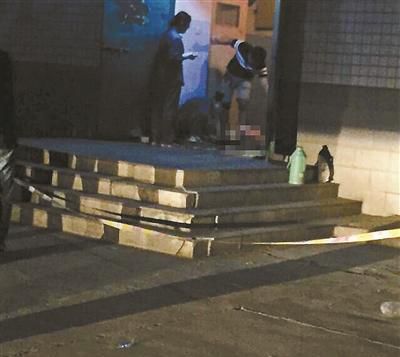 目击者拍下的郑州轻工业学院民族职业学院案发现场.