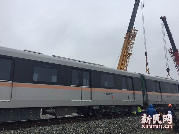 上海地铁新年迎新车!2017一起看17号线新列车