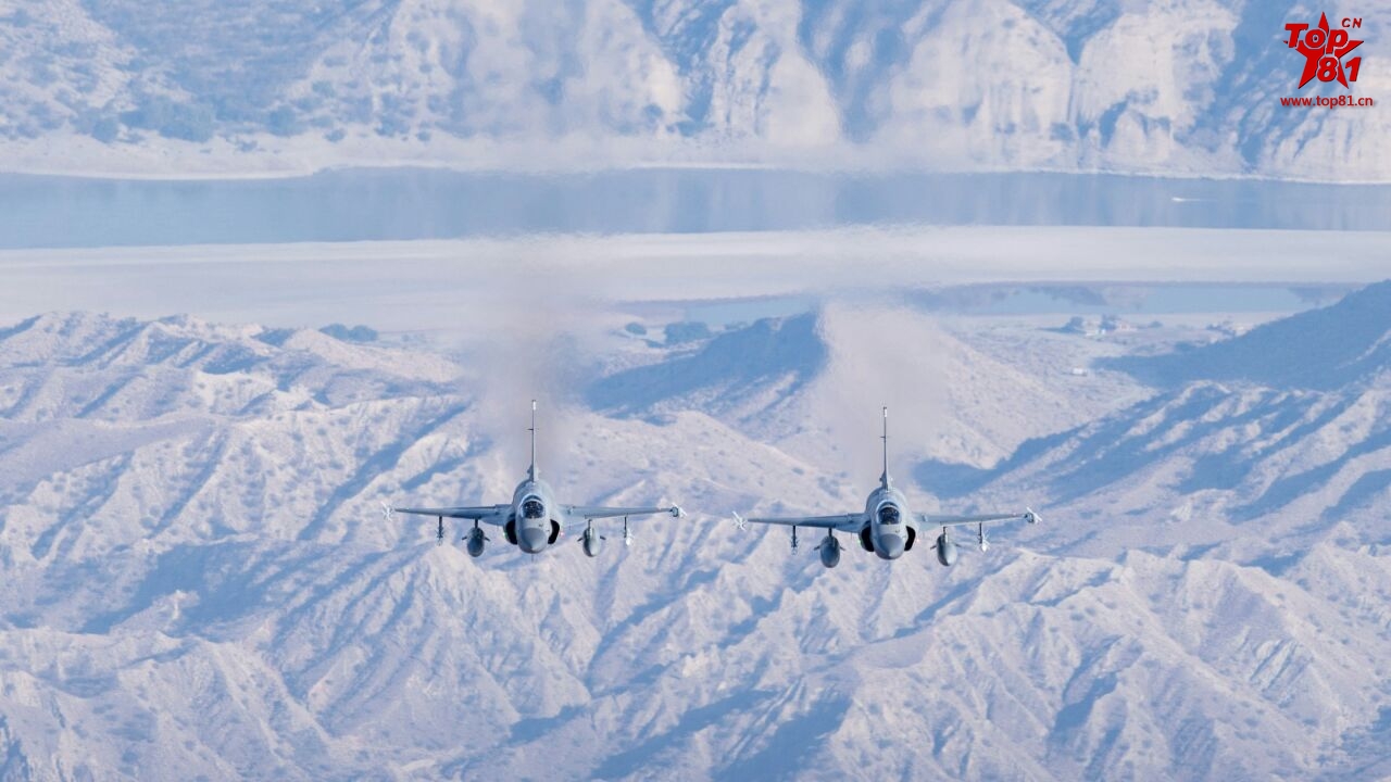 独特视角枭龙战机发射导弹瞬间