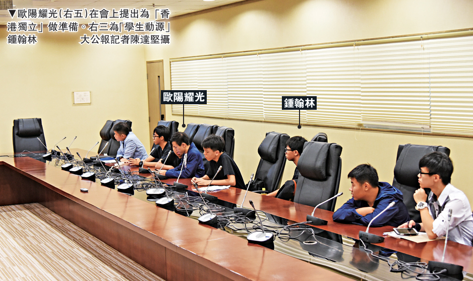 右三为"学生动源"钟翰林/大公报记者 陈达坚摄