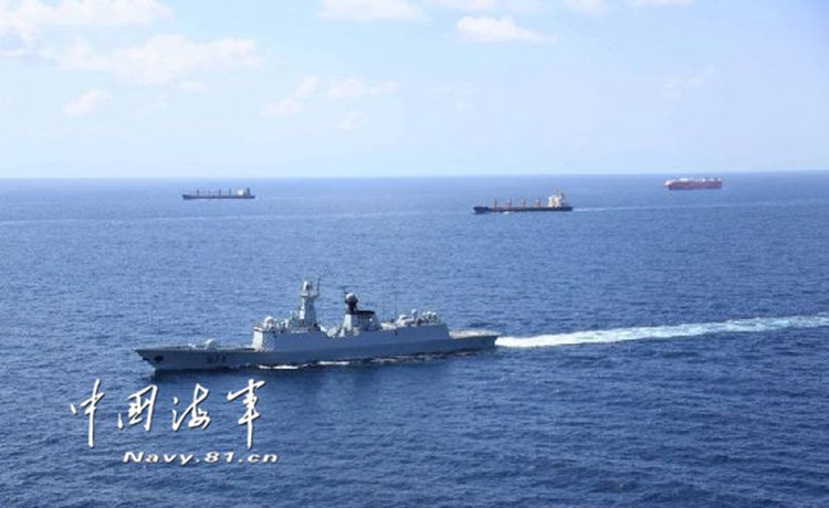 军事 中国军事 正文 政治委员 海军某潜艇基地政委杜本印少将 护航