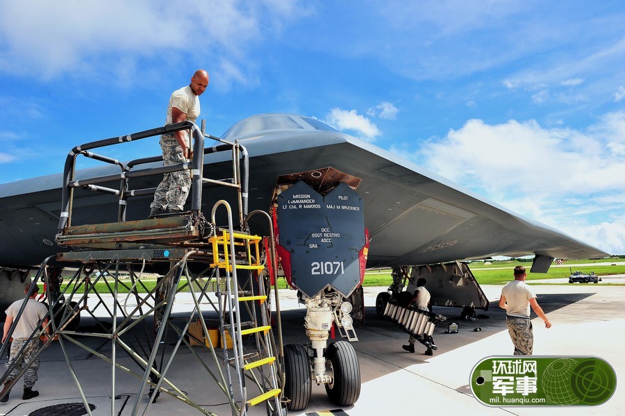 8月10日,美国密苏里州怀特曼空军基地,即将前往关岛进行训练的b-2