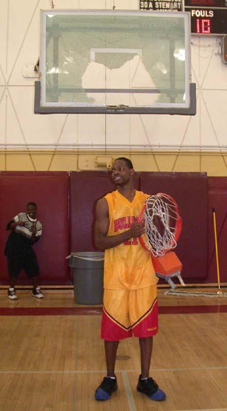 扣碎篮板的那些瞬间:奥尼尔堪称最暴力