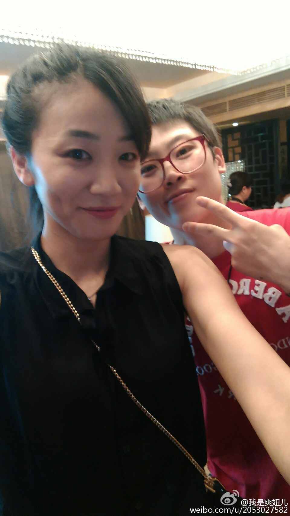 苗立杰美女现场婚礼许诺云集蕾丝裙抢镜洒脱美女图片高冷图片