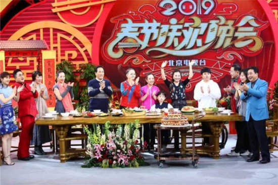 �źߴ�������������С���ѣ����������˼�ࡢ�ְֶŽ�һͬ����������ů�ĵĸ����������ҵı���������ͼЯ�����������ȴ��������������ҵļҡ���������һ��������̨�������Ա�����9�����˼�ͥ�������ǹ�ͬ��������ͥ���Ҹ������ӡ�