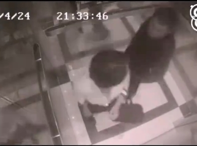 女子电梯遭男子骚扰 仅5秒打倒色狼