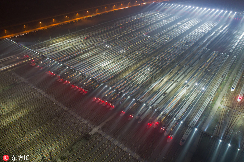 2017春运武汉高铁列车蓄势待发 场面震撼